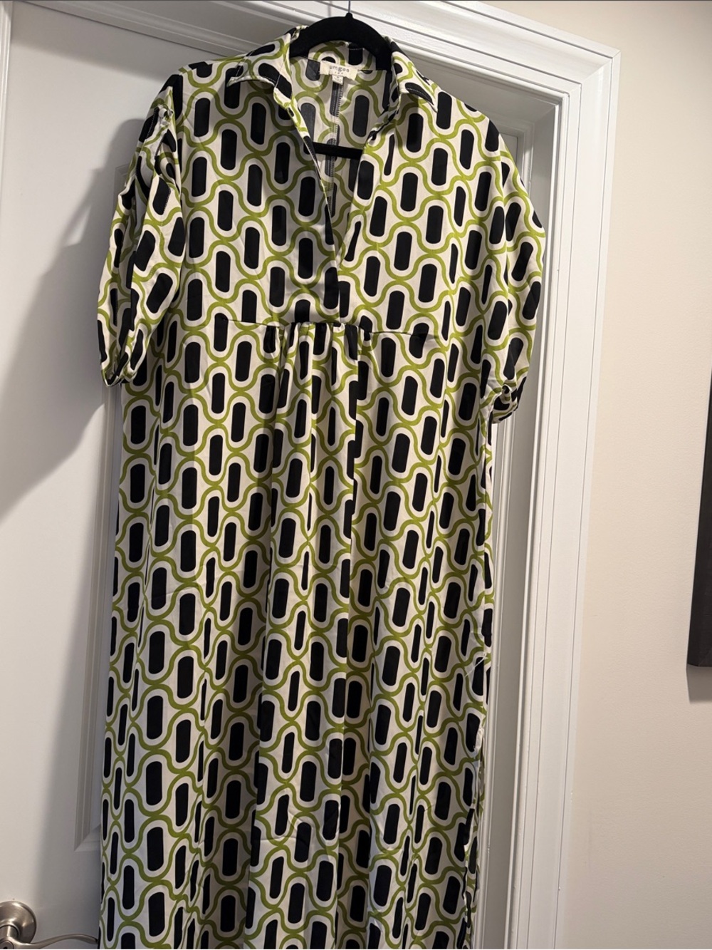 Umgee Short-Sleeve Midi Dress in Green and Black mid print.